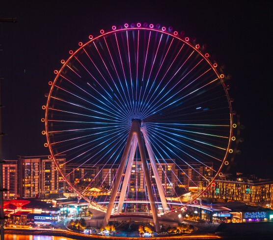 Illuminated Ferris wheel representing connected digital experiences designed by ML arteka.