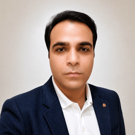 Portrait of Hamza Qamar, Product & Innovation at ML arteka.