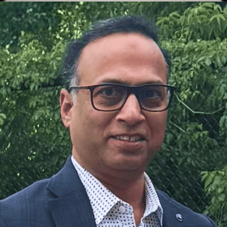 Portrait of Mohammad Siddiqui, Technical Operations at ML arteka.